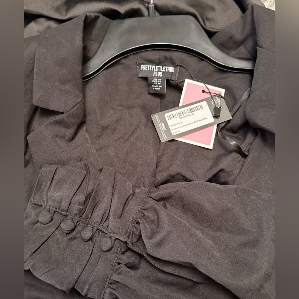 PrettyLittleThing Plus Black Button Detail Dress - Picture 3 of 3